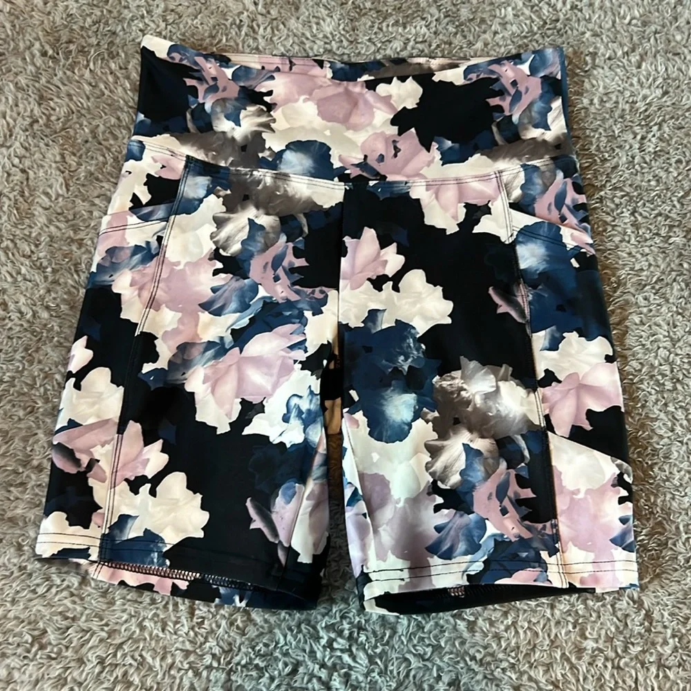 Balance Collection women’s shorts size Medium - Picture 1 of 8